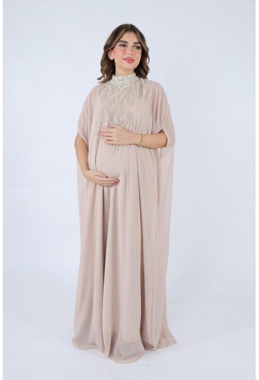 فستان سهرة طويل واسع مطرز بلمسات فاخرة