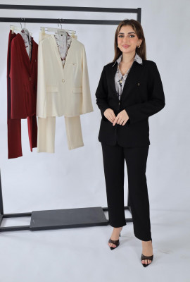 طقم بإطلالة رسمية أنيقة 