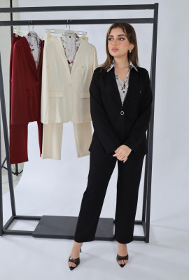 طقم بإطلالة رسمية أنيقة طقم بإطلالة رسمية أنيقة