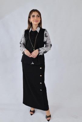 طقم نسائي أنيق بتنورة طويلة ولمسة عصرية