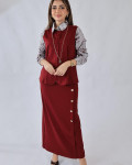 طقم نسائي أنيق بتنورة طويلة ولمسة عصرية