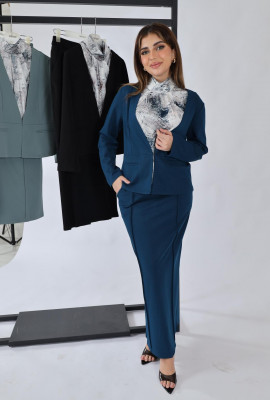 طقم نسائي رسمي بتنورة وبليزر