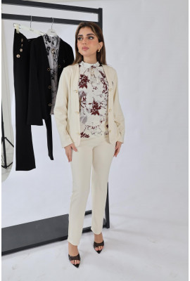 طقم رسمى مع بلوزة منقوشة أنيقة طقم رسمى مع بلوزة منقوشة أنيقة