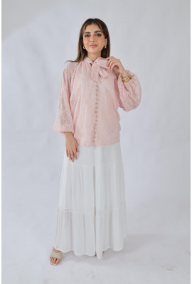 بلوزة دانتيل لأطلالة الدوام بلوزة دانتيل لأطلالة الدوام