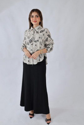 بلوزة نسائية بطبعة أوراق شجر