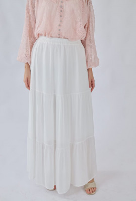 تنورة طويلة بطبقات مكشكشة