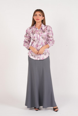 بلوزة حريرية أنيقة بنقش زهري كلاسيكي