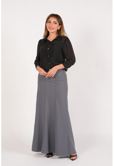 بلوزة  أنيقة بياقة كلاسيكية وربطة ناعمة