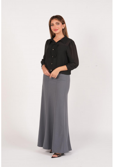 بلوزة  أنيقة بياقة كلاسيكية وربطة ناعمة