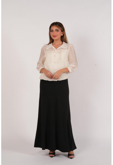 بلوزة  أنيقة بياقة كلاسيكية وربطة ناعمة