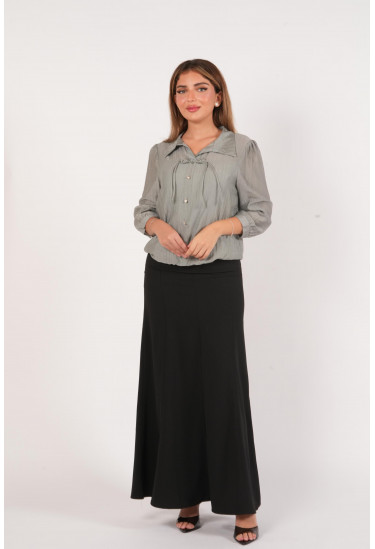 بلوزة  أنيقة بياقة كلاسيكية وربطة ناعمة