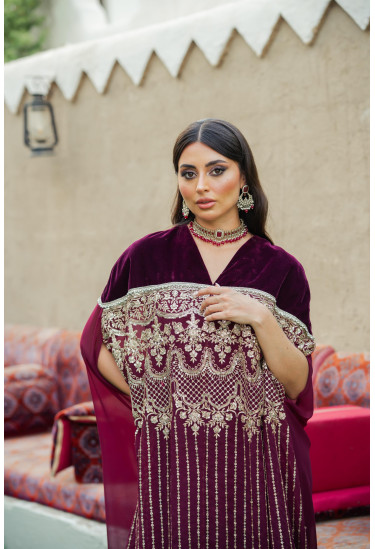 جلابيه مخمل مطرزة بتطريز ذهبي فاخر لإطلالة ملكية