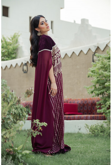 جلابيه مخمل مطرزة بتطريز ذهبي فاخر لإطلالة ملكية