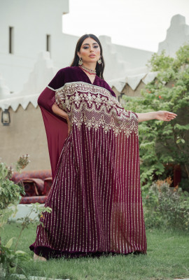 جلابيه مخمل مطرزة بتطريز ذهبي فاخر لإطلالة ملكية