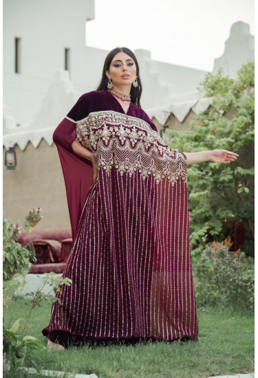 جلابيه مخمل مطرزة بتطريز ذهبي فاخر لإطلالة ملكية