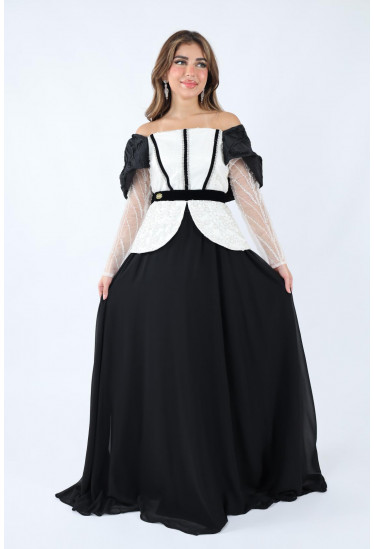 فستان كلاسيكي بأكمام شفافة وتصميم أنيق