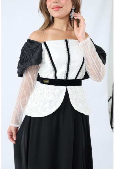 فستان كلاسيكي بأكمام شفافة وتصميم أنيق