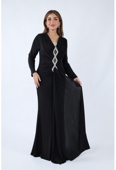 فستان أنيق بتصميم فاخر مرصع بالأحجار