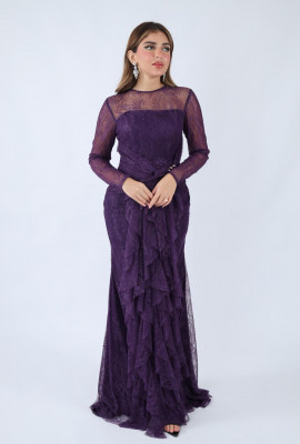 فستان أنيق من الدانتيل بتصميم راقي