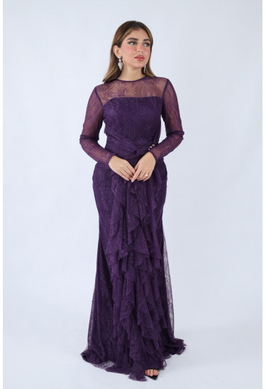 فستان أنيق من الدانتيل بتصميم راقي