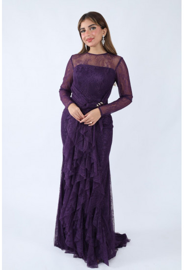 فستان أنيق من الدانتيل بتصميم راقي