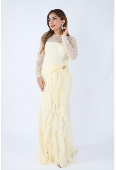 فستان أنيق من الدانتيل بتصميم راقي