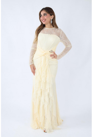 فستان أنيق من الدانتيل بتصميم راقي