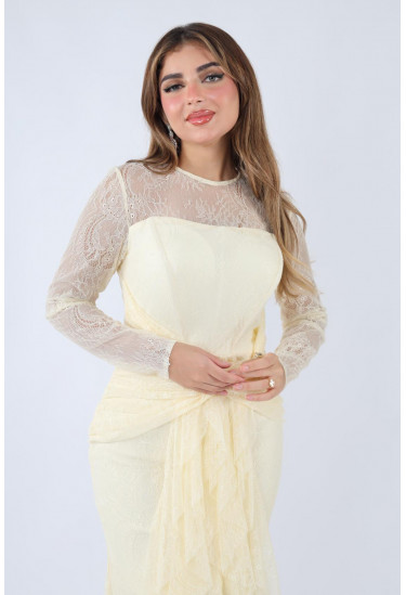 فستان أنيق من الدانتيل بتصميم راقي