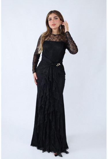 فستان أنيق من الدانتيل بتصميم راقي