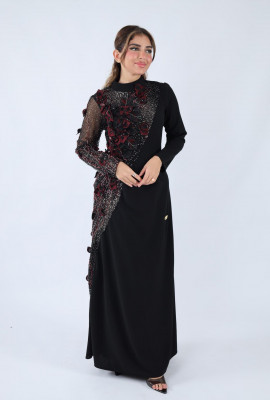 فستان فاخر بتطريز بارز وأكمام شفافة