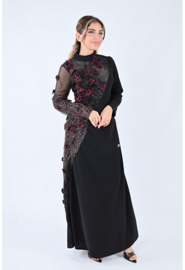 فستان فاخر بتطريز بارز وأكمام شفافة