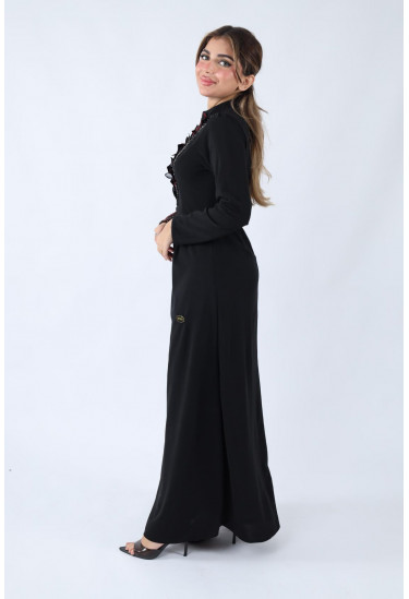 فستان فاخر بتطريز بارز وأكمام شفافة