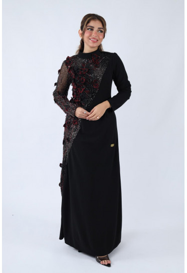 فستان فاخر بتطريز بارز وأكمام شفافة