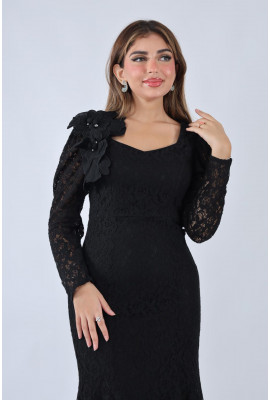 فستان دانتيل أنيق بلمسة فخامة