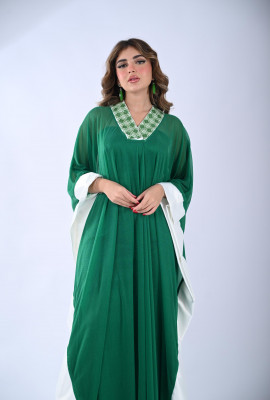 جلابية فاخرة بتفاصيل مطرزة جلابية فاخرة بتفاصيل مطرزة