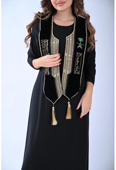 وشاح تقليدي فاخر بالتطريز العربي واللمسات الذهبية