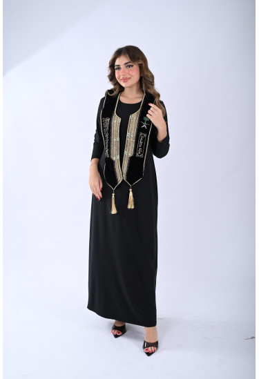 وشاح تقليدي فاخر بالتطريز العربي واللمسات الذهبية