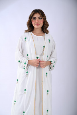 جلابية أنيقة مطرزة بالنخيل السعودي جلابية أنيقة مطرزة بالنخيل السعودي