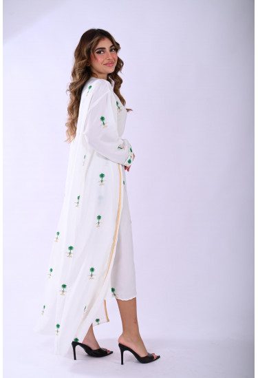 جلابية أنيقة مطرزة بالنخيل السعودي