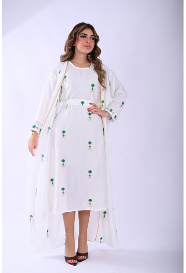 جلابية أنيقة مطرزة بالنخيل السعودي