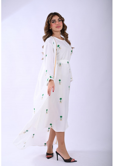 جلابية أنيقة مطرزة بالنخيل السعودي