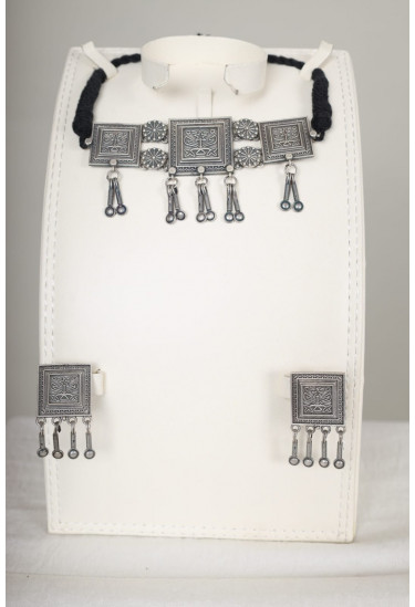  طقم إكسسوار تقليدي بتصميم هندسي 