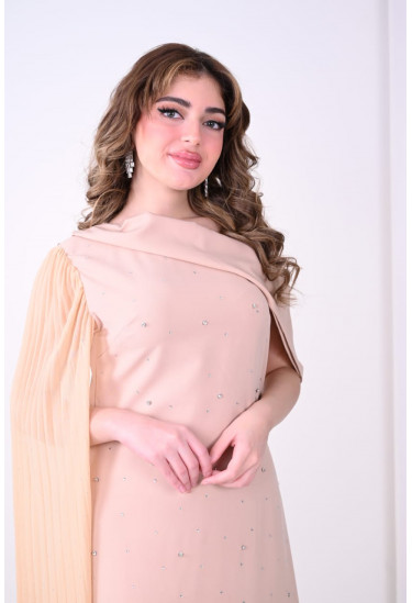 فستان ناعم بتصميم ملكي فريد فستان ناعم بتصميم ملكي فريد