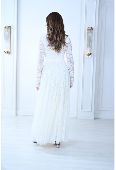 فستان نسائي دانتيل مع زخارف رقيقة