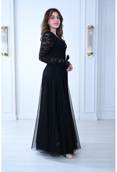 فستان نسائي دانتيل مع زخارف رقيقة