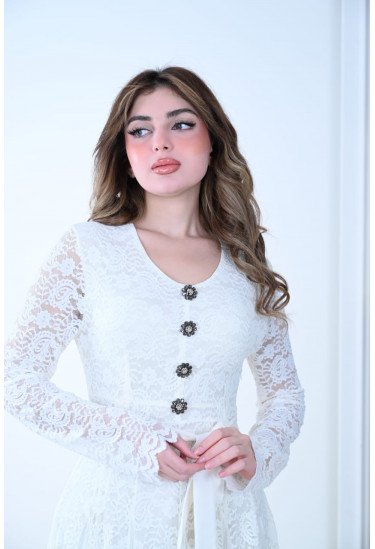 فستان نسائي دانتيل مع زخارف رقيقة