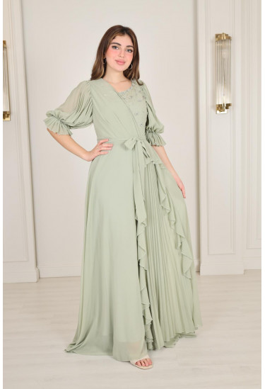 فستان أنيق بتصميم فخم ولمسات راقية