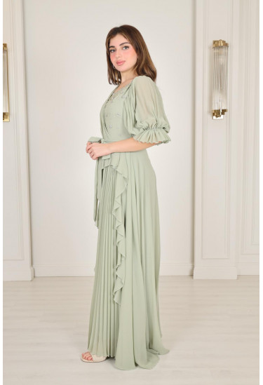 فستان أنيق بتصميم فخم ولمسات راقية