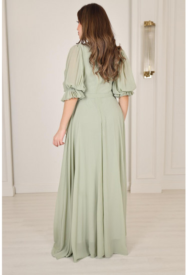 فستان أنيق بتصميم فخم ولمسات راقية