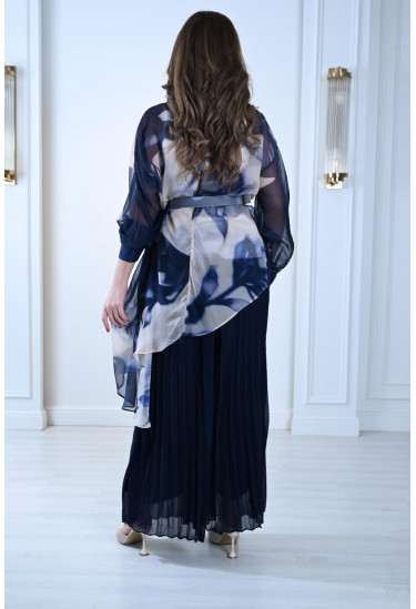 طقم فاخر بلمسة فنية لإطلالة راقية وأنيقة